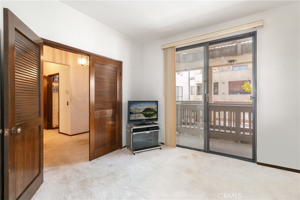 Photo 19 of 22 of 4707 Willis Avenue 205 condo