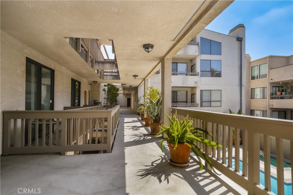 Photo 6 of 22 of 4707 Willis Avenue 205 condo