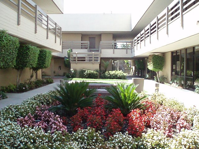 Beautiful court yard style professional office building in wonderful location! The small to medium professional offices from small space 98 sf up to 400 sf with starting $325 base rent. One minute to HWY 10, Monte Vista Ave Exit to south. Close to Montclair mall, hospital, medical center, Costco, city hall and post office. No CAM fee. Office zoning can be medical clinic, school, studio, wholesale auto broker, law firm, insurance, home health, hospice and real estate and mortgage,...etc.