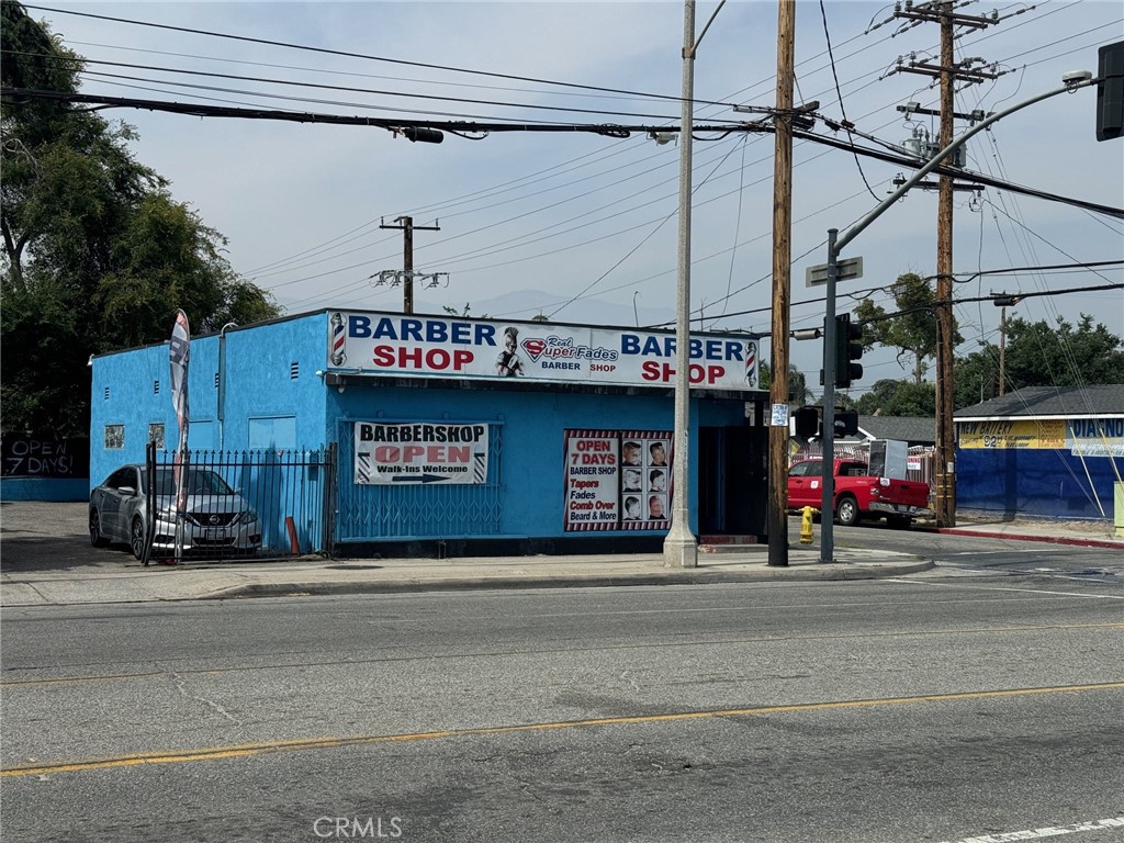 Great Commercial Retail Investment opportunity conveniently located minutes from the 215 FWY with extremely high vehicle traffic. This corner lot commercial property has a dual entry point through Baseline st and Massachussets. Currently operating as a barber shop with huge potential investment upside.