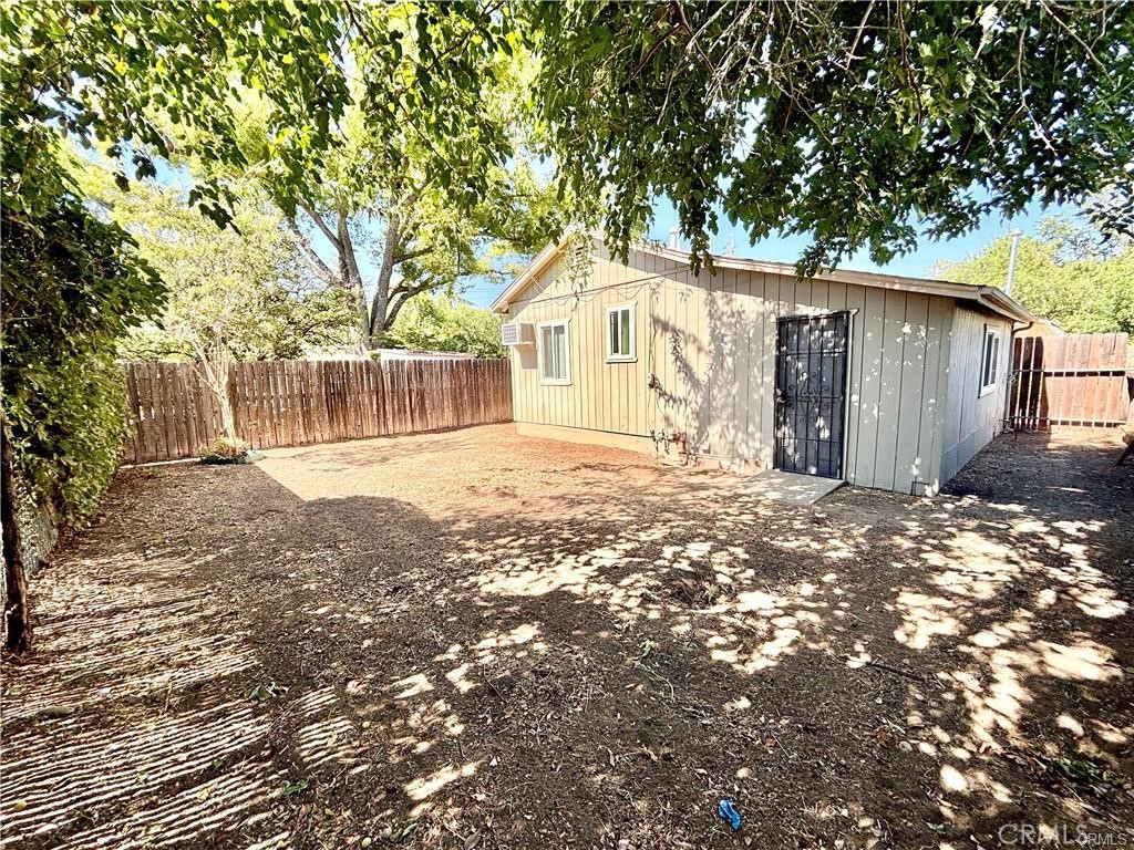 This cozy one-bedroom home is tucked off the alley, offering peace and privacy while being steps from the Feather River and a nearby park. With a low-maintenance layout, fenced yard, and potential as an investment property, it’s a perfect opportunity for first-time buyers or investors. Enjoy easy access to downtown amenities and outdoor activities in this convenient location. Don’t miss out on this hidden gem!