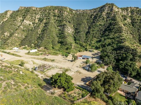 A home in Castaic