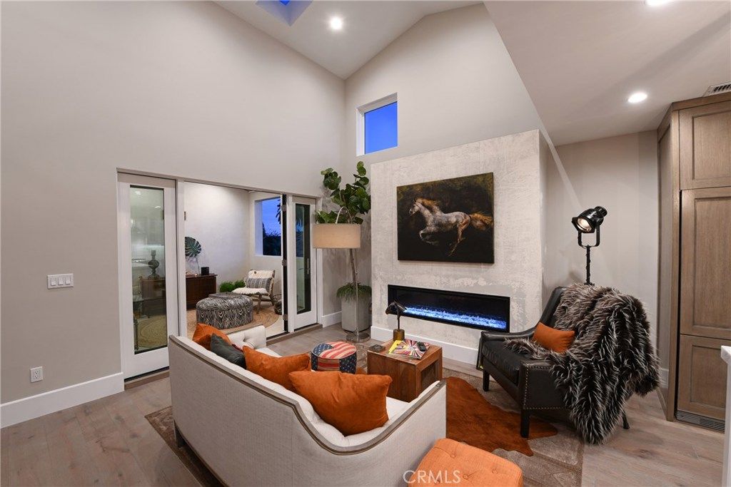 listing image 130721698208996156517