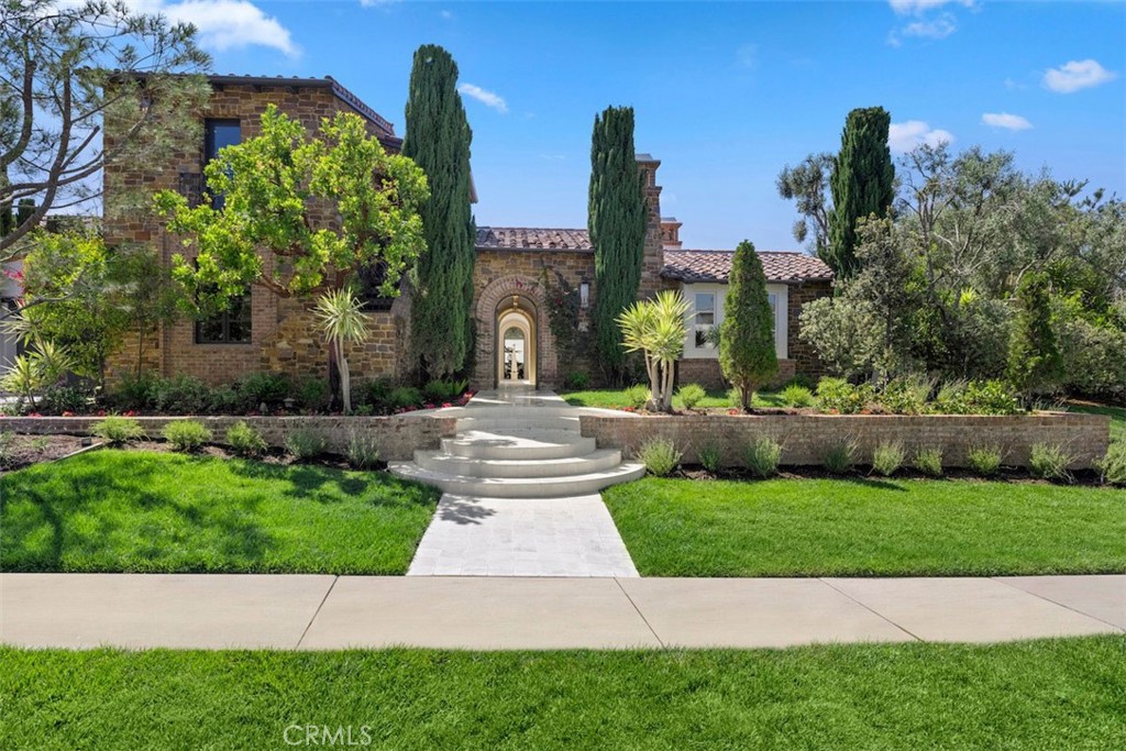 Beautiful estate in Crystal Cove.
