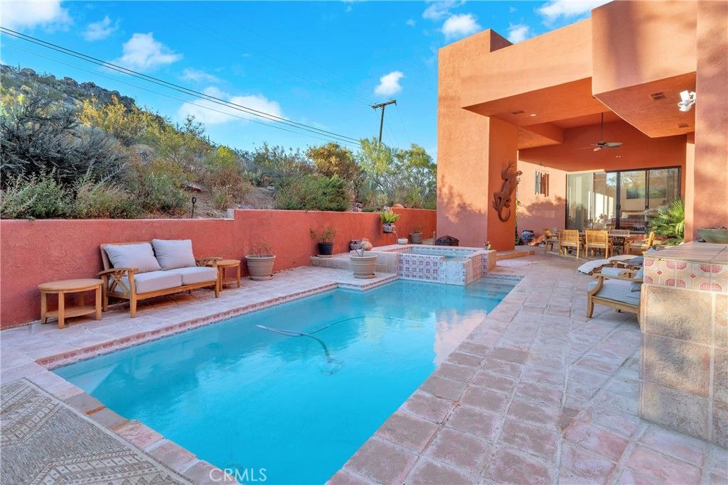 listing image 130728499495226421424