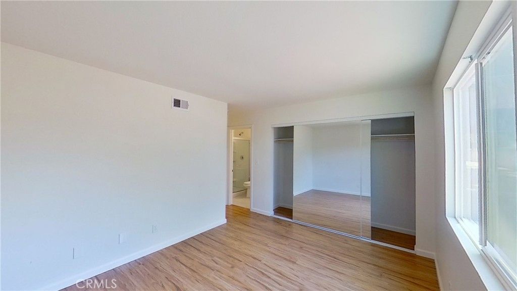 listing image 130720738603195339268
