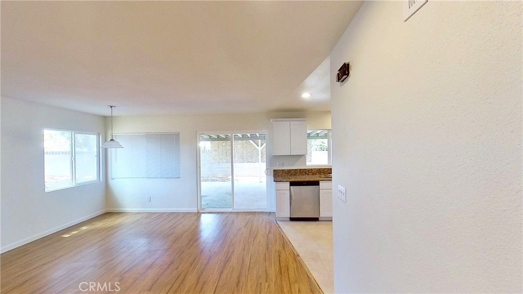 listing image 130720674381259481690
