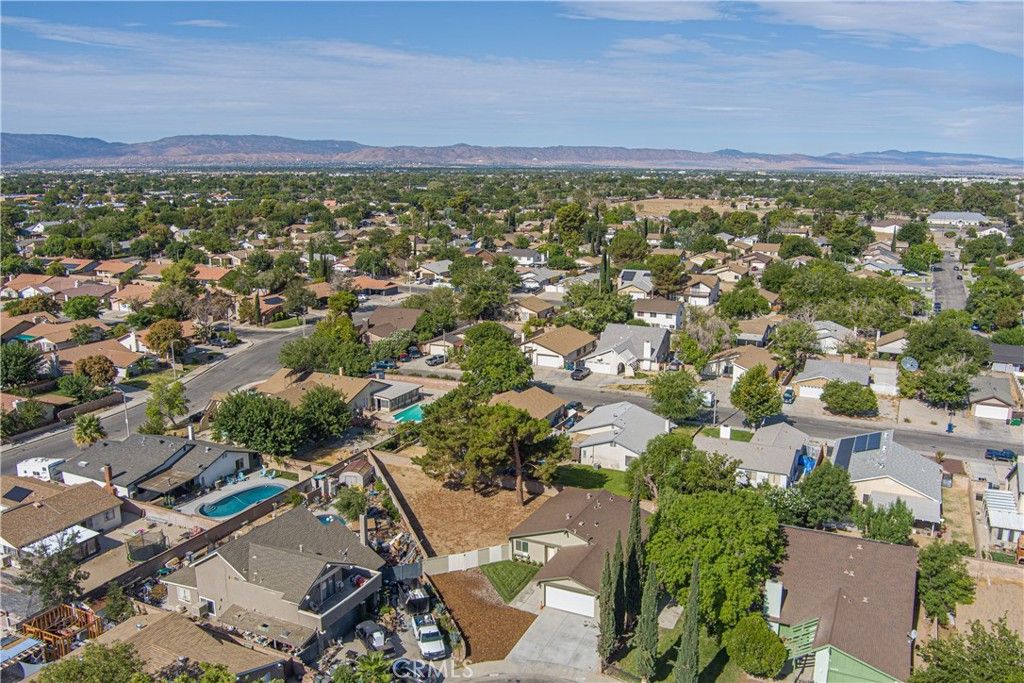 listing image 130726594738010251349