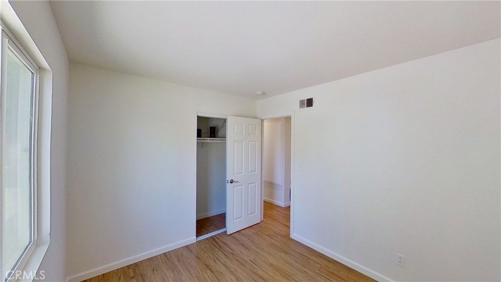 listing image 130729272699884645854