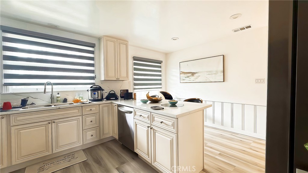 Properties 1 1438 S Charlotte Avenue