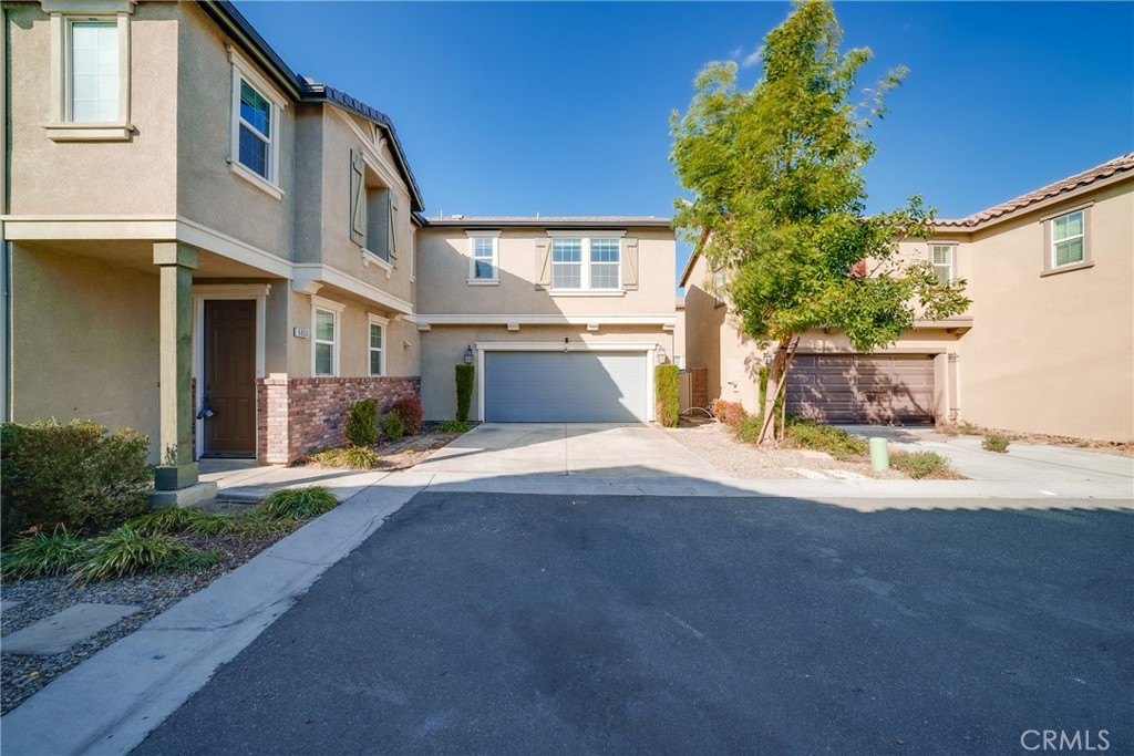 5853 Silveira Street