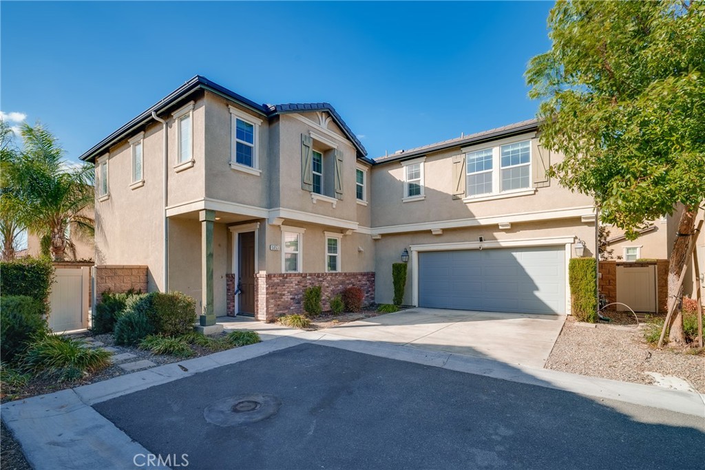 5853 Silveira Street