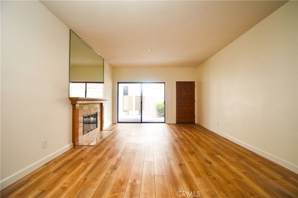 listing image 130721593406083503805