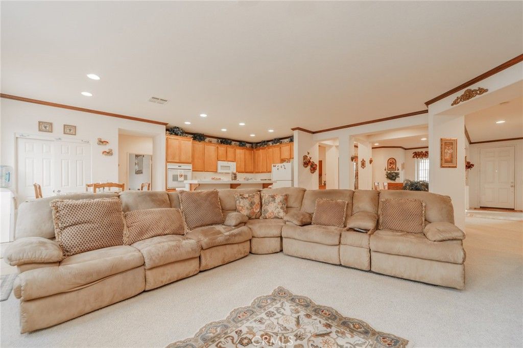 listing image 130721361815803045331