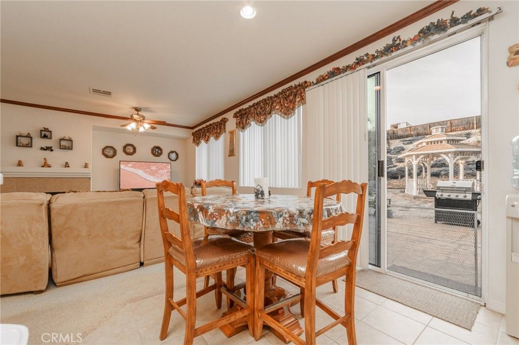 listing image 130726931304860235903