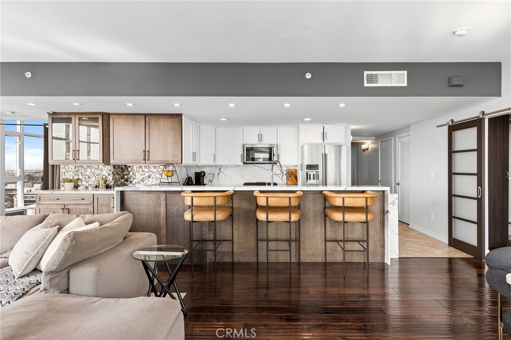 400 W Ocean Boulevard 1603