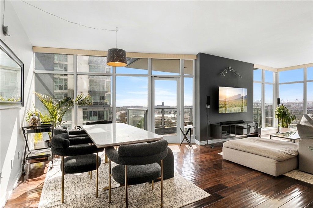 400 W Ocean Boulevard 1603