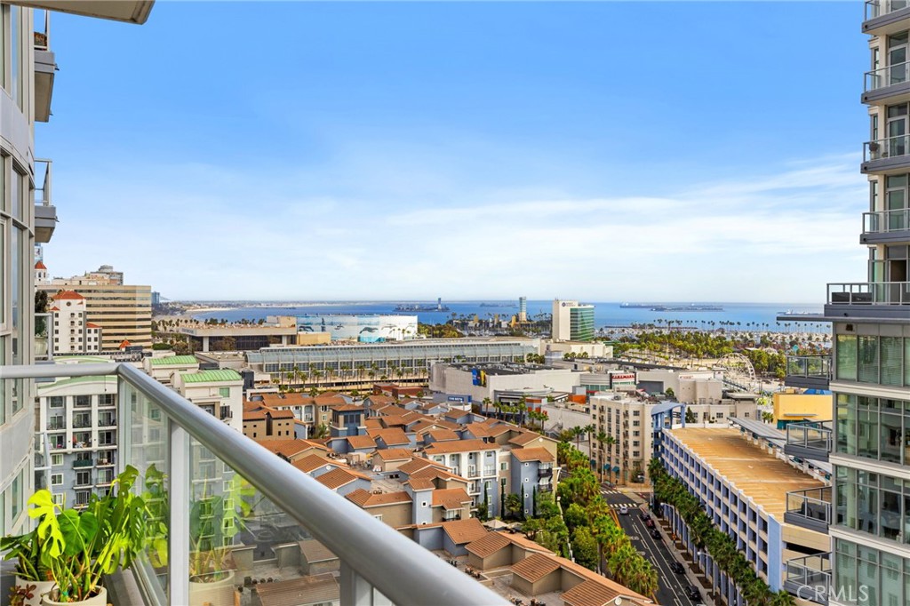400 W Ocean Boulevard 1603