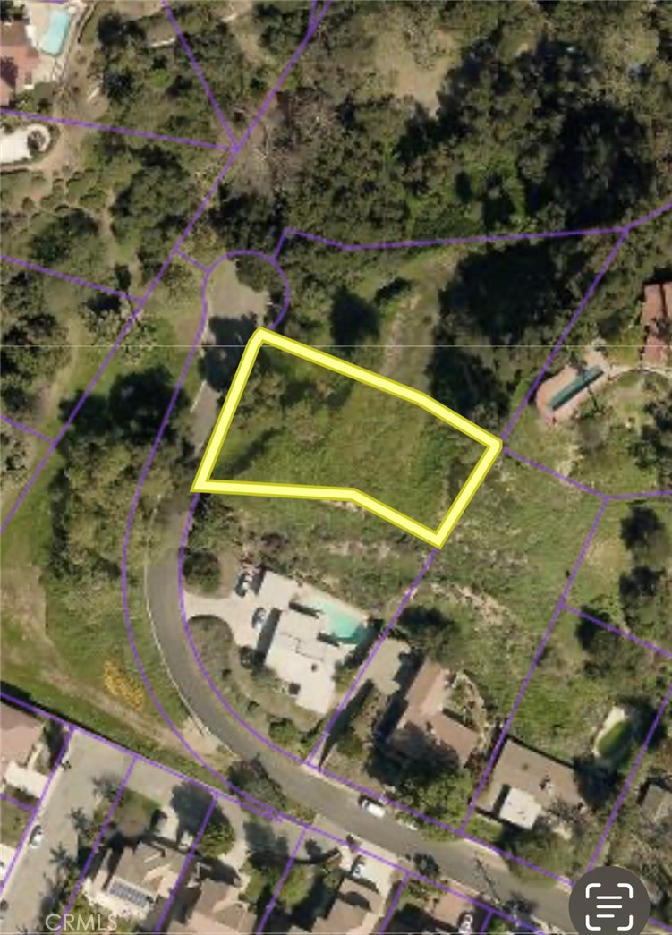 Amazing view. Flat on the top of the hill in the Ganesha Hills area, Custom Homes Utilities is on the street.