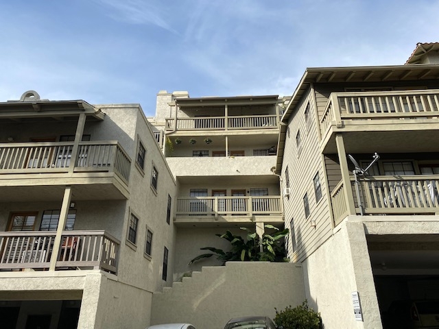 Great unit located in the heart of Old Town with easy walk ability and minutes to the 5 Freeway in a gated complex! This floor plan is a bit unique and priced to reflect. The front door enters to Bedroom #2 which you have to walk through to the Kitchen, Living Room and Dining Area and Perfect for 1 or 2 people that need an office/den. There is a private balcony off the living room & master bedroom plus1 assigned parking space. Community Pool and Gym! Rent includes water, sewer, hot water and trash. Neighborhoods: Old Town Complex Features: ,,