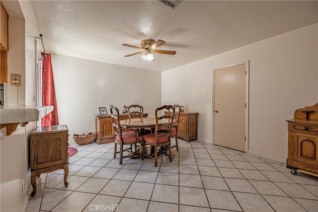 listing image 130724804869735703936