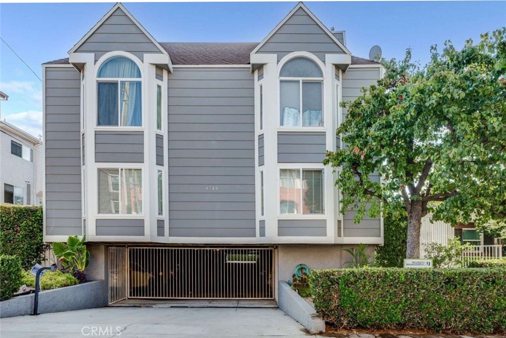 View Valley Village, CA 91607 townhome