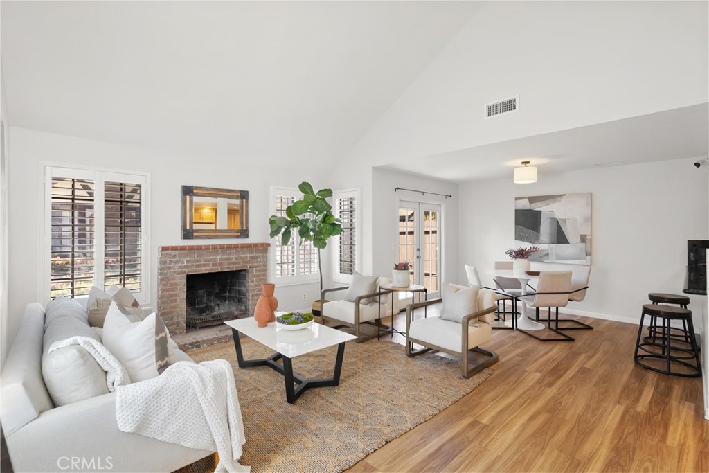 543 W Wilson Street 6