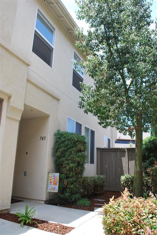 Location, Location, Location! Move-in ready townhome with small yard/patio conveniently located between Sharp Hospital and Veterans Park in beautiful Sunbow community. Minutes from I-805, walk to park, trails, schools and shopping center. Yard backs up to medical bldg parking lot so it's very private. Open floor plan with lots of light and good size bedrooms. Don't wait, this one won't last! Neighborhoods: Sunbow Complex Features: ,,, Equipment: Dryer, Range/Oven, Washer Other Fees: 0 Sewer: Sewer Connected Topography: LL