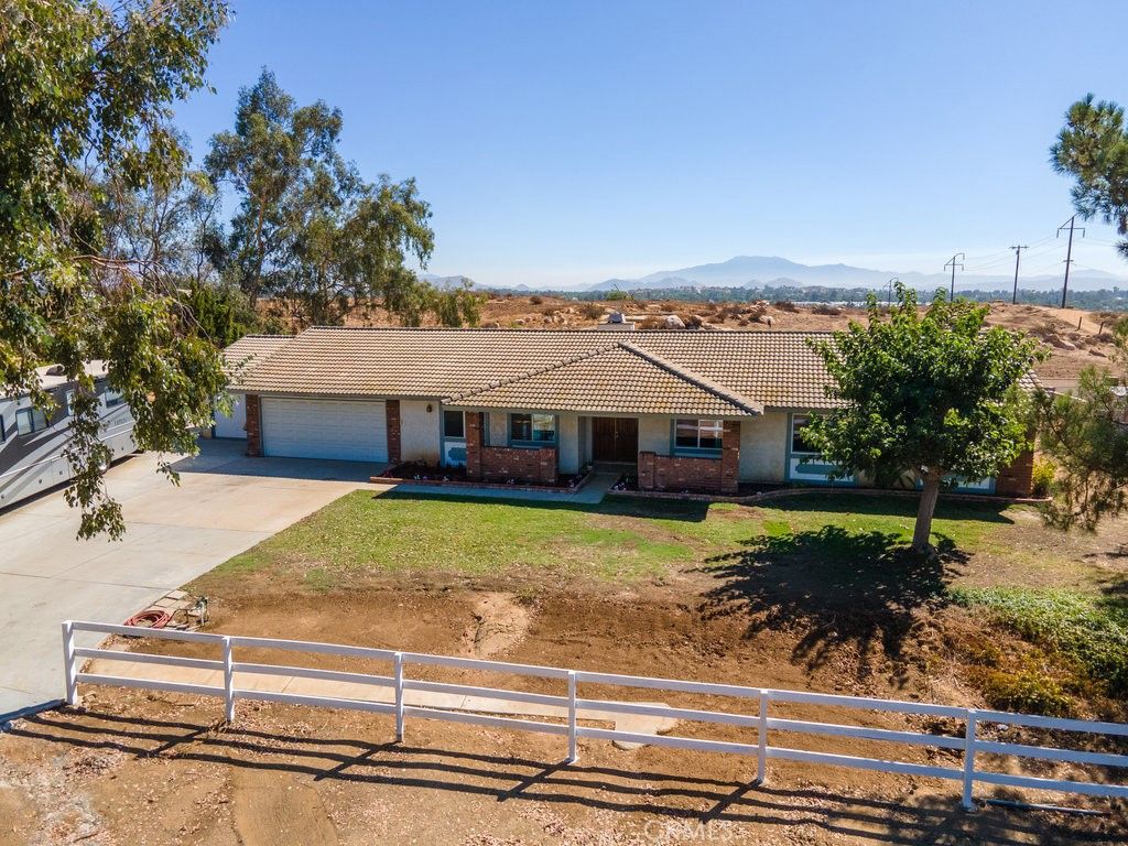 listing image 130728671568201642096