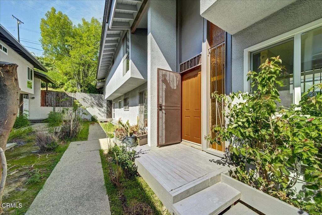 Photo 1 of 28 of 149 S Casuda Canyon Drive B townhome