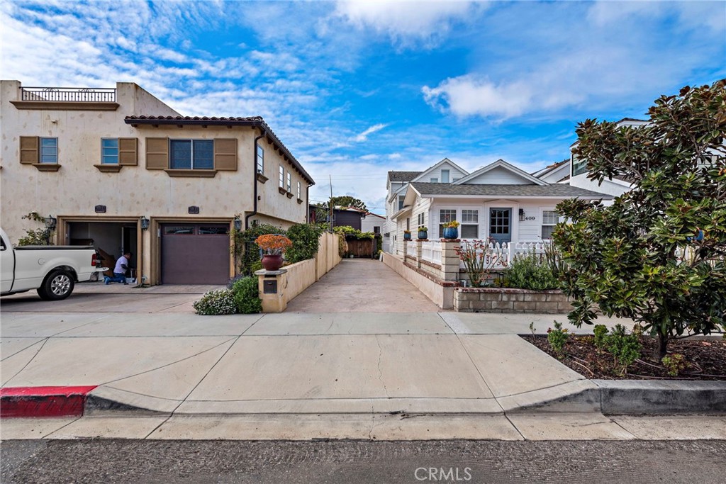 407 Dahlia Avenue 407 Dahlia Avenue