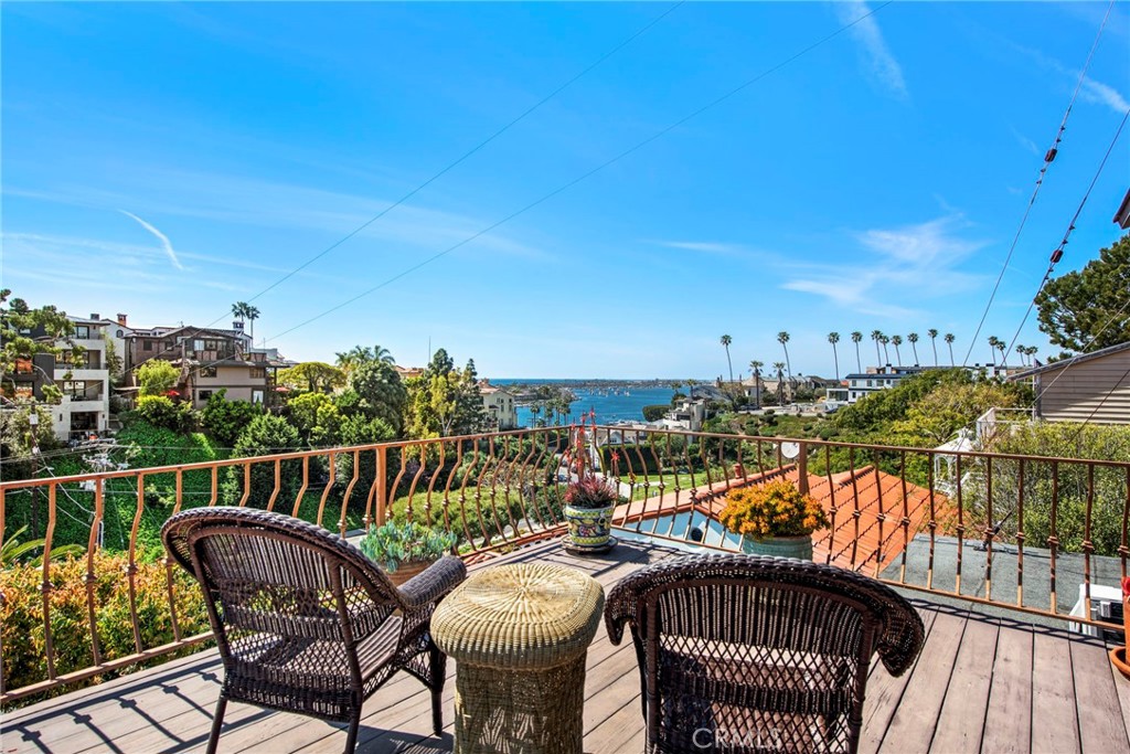 407 Dahlia Avenue 407 Dahlia Avenue