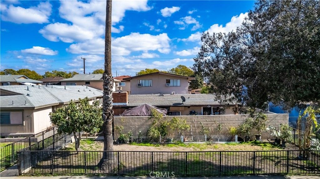 listing image 130720456951329484865