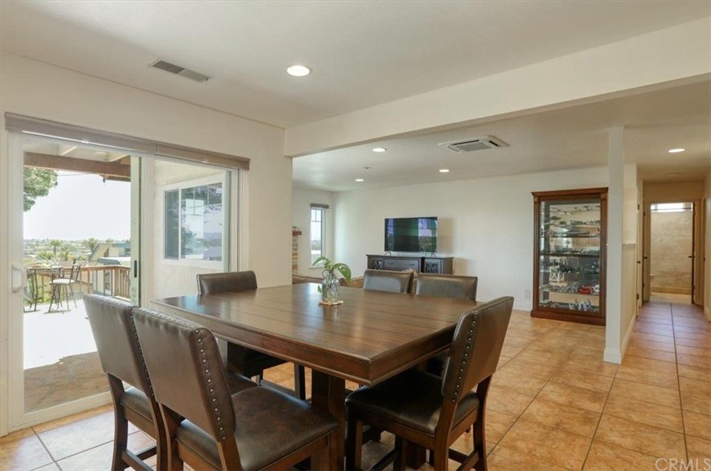listing image 130729478508553235186