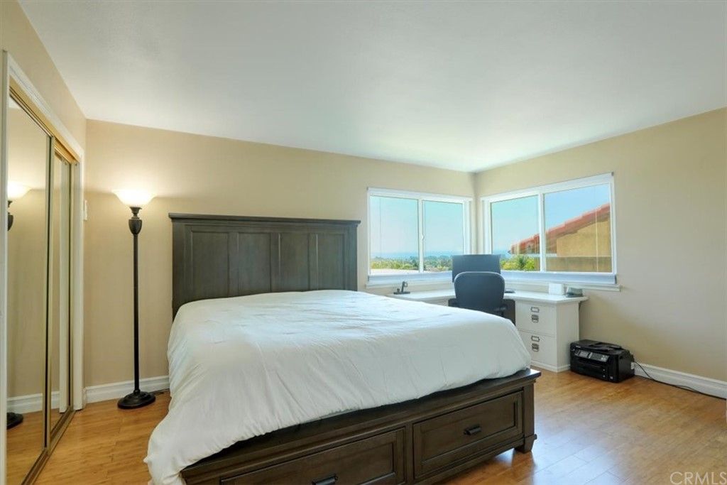 listing image 130720609949227658379