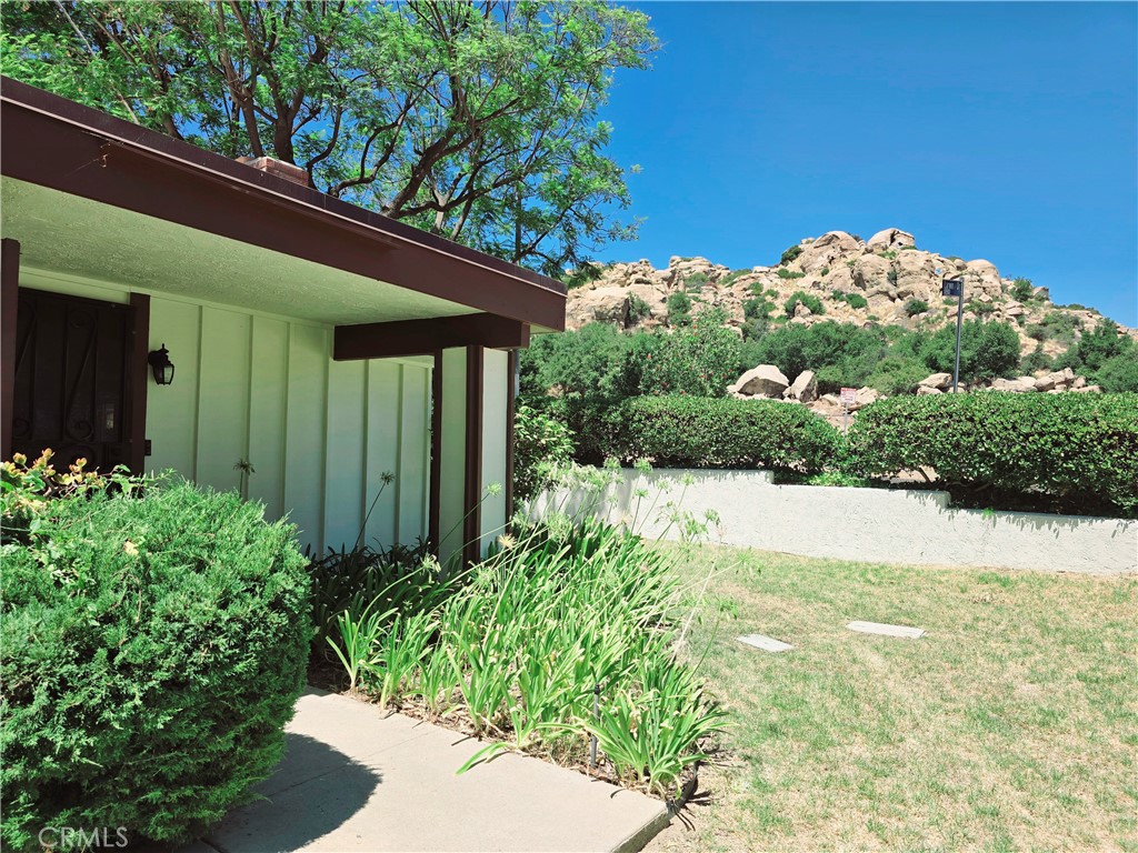 View Chatsworth, CA 91311 townhome