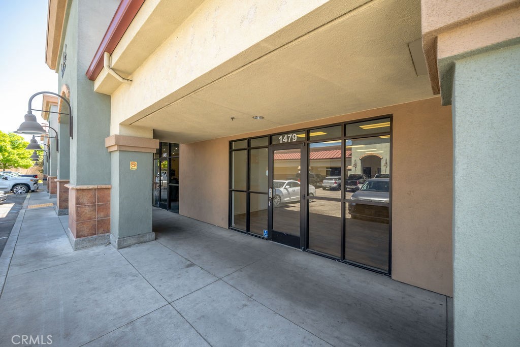 +/- 1,200 sf Retail space with office space. Restroom.