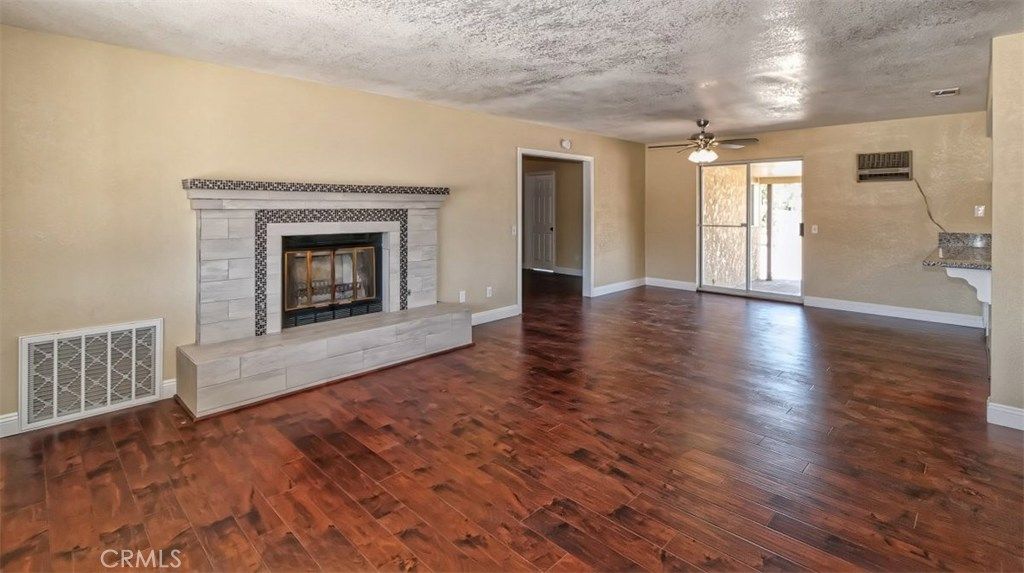 listing image 130729926438864277942