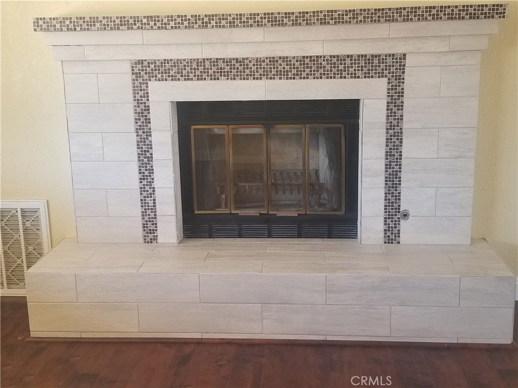 listing image 130726975506943419783