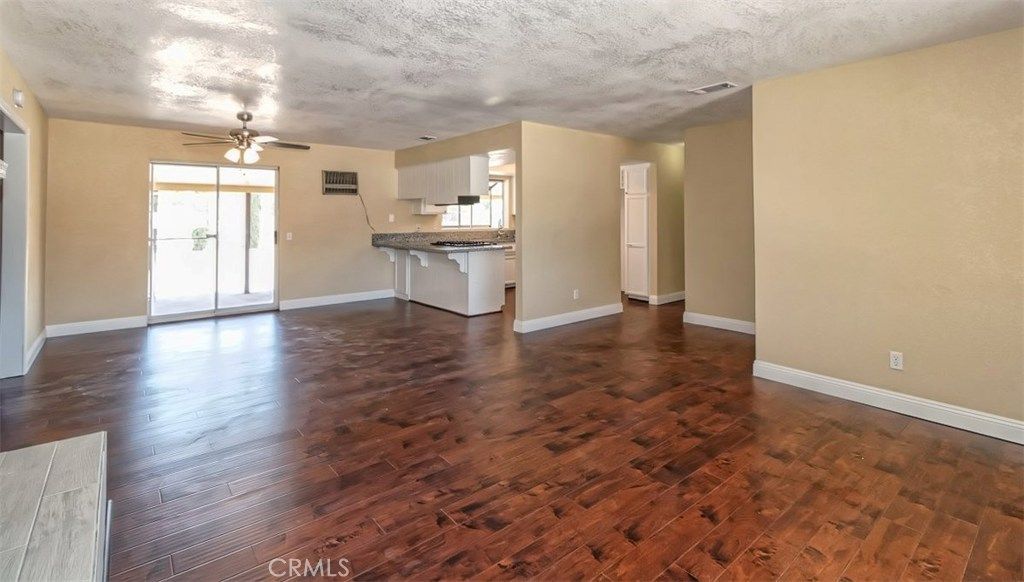 listing image 130726425646957225792