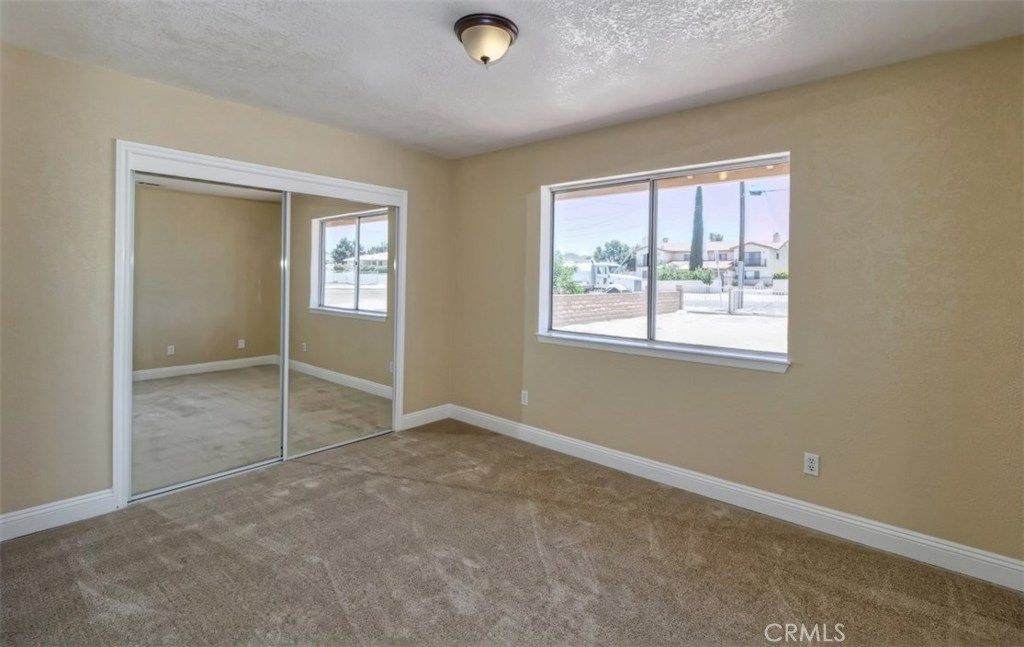 listing image 130725557737251810087