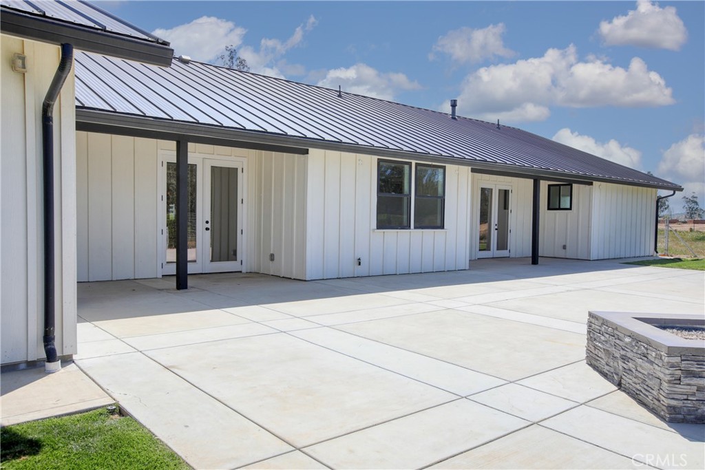 1580 Camino Mariposa