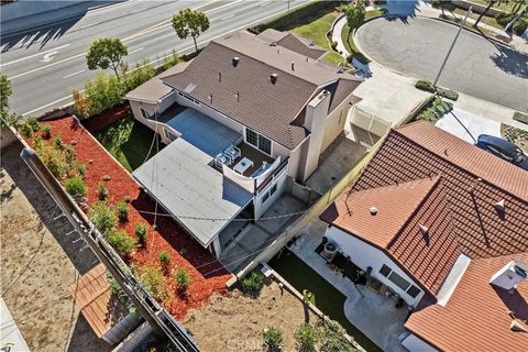 A home in La Mirada
