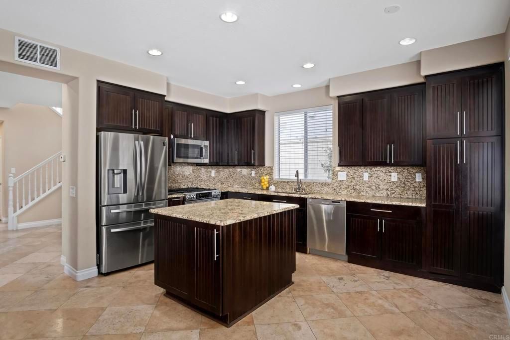 listing image 130725306283655160239