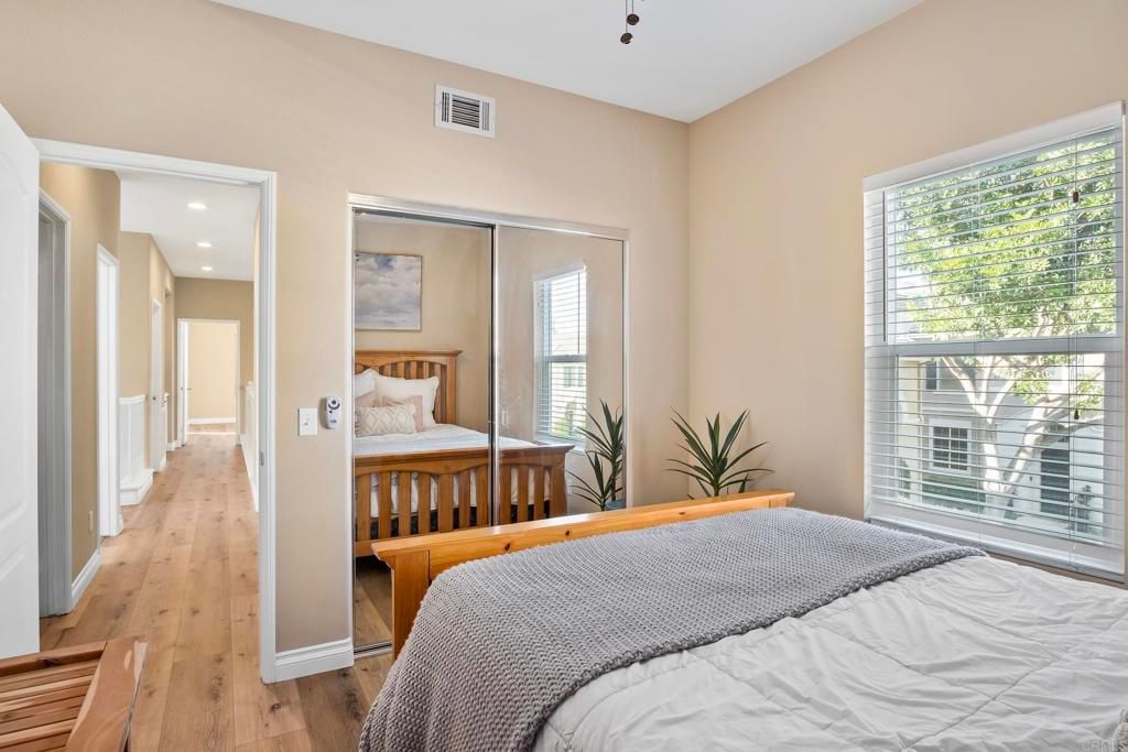 listing image 130726072373665776835