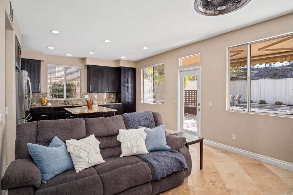 listing image 130729437621617666393
