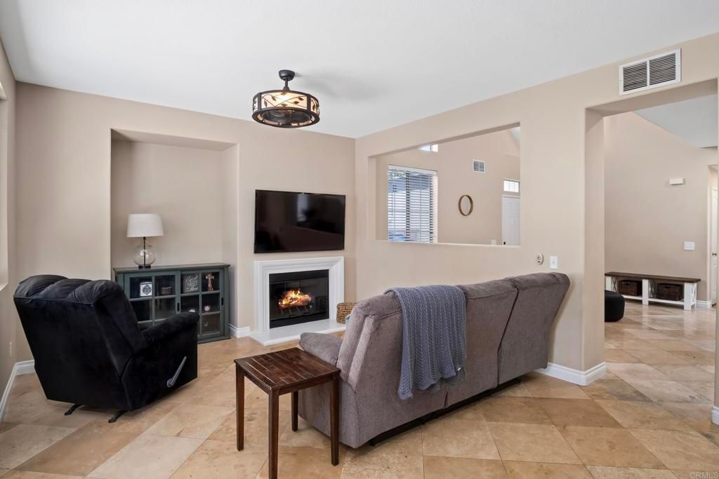 listing image 130724237386656304132