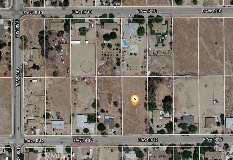 One acre vacant lot, with paved street, electric, natural gas & water available. *Buyer to make their own independent investigations regarding zoning & General Plan Designations, Hazard Zones, Availability & Costs of utilities. Fenced on three sides. Build your dream ranch, horses and animals are welcome.