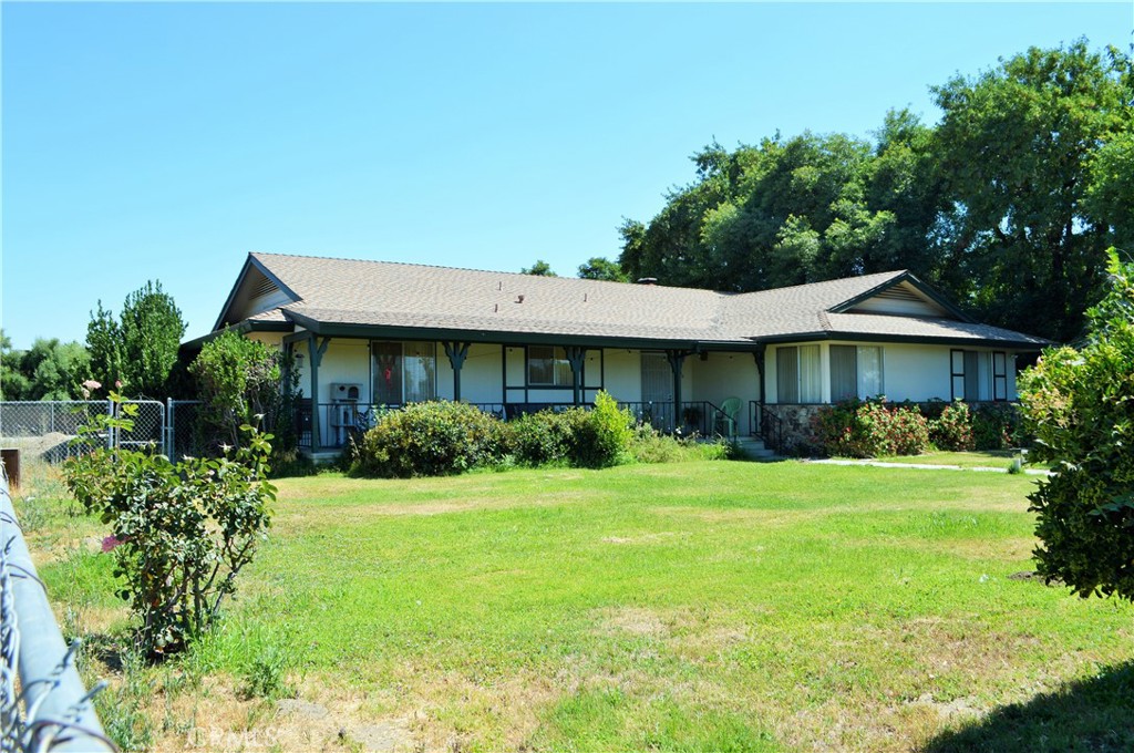 2750 W Devonshire Avenue