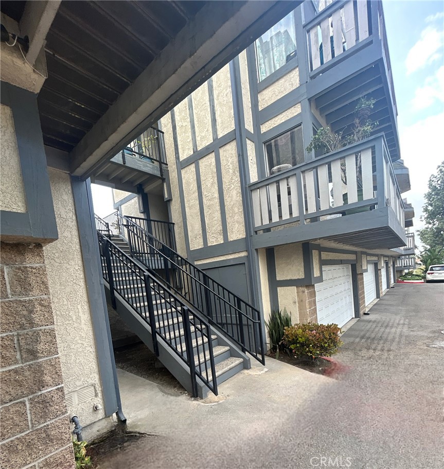 535 S Walnut Street 7